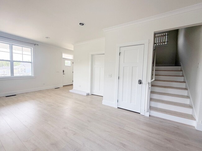 Building Photo - Pet-Friendly 3-Bedroom Home with Bright, Airy Coastal Style