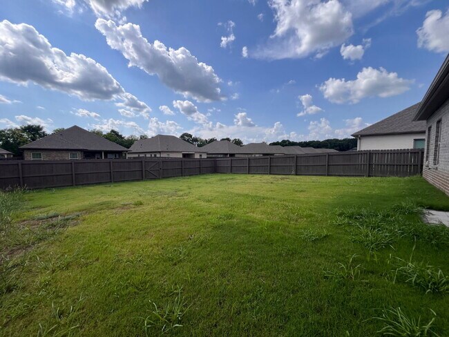 Building Photo - 14741 Greenleaf Dr