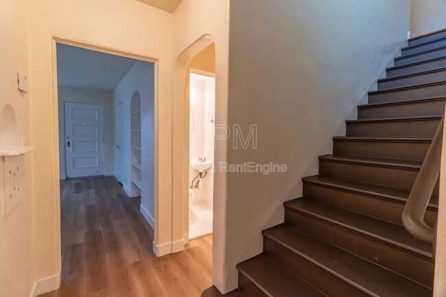 Building Photo - 810 W Willow St