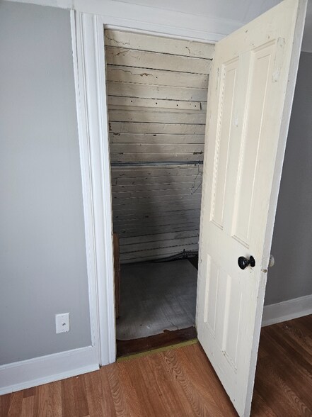 Building Photo - 3209 Saratoga Ave