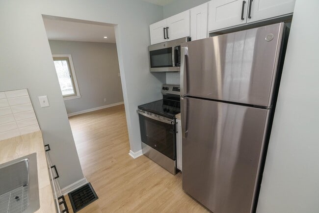 Building Photo - 2228 Holt Ave