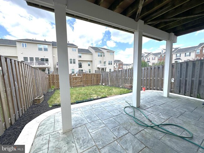 Building Photo - 25795 Clairmont Manor Square