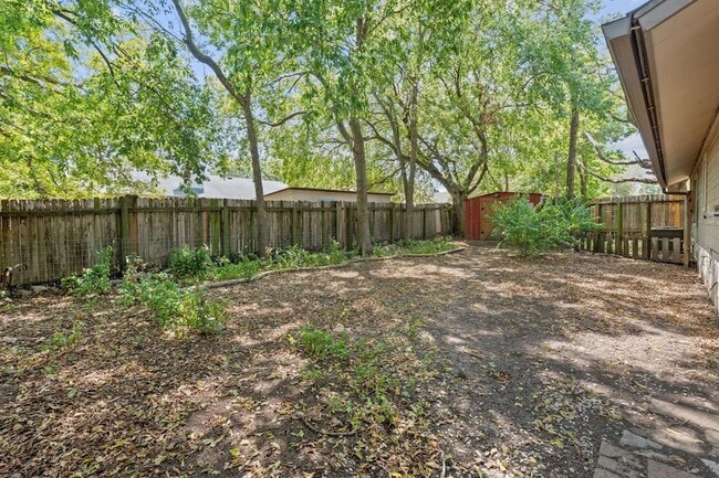 Building Photo - 10103 Woodland Village Dr