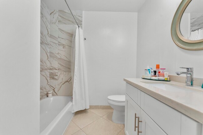 Building Photo - 401 NE 10th Terrace