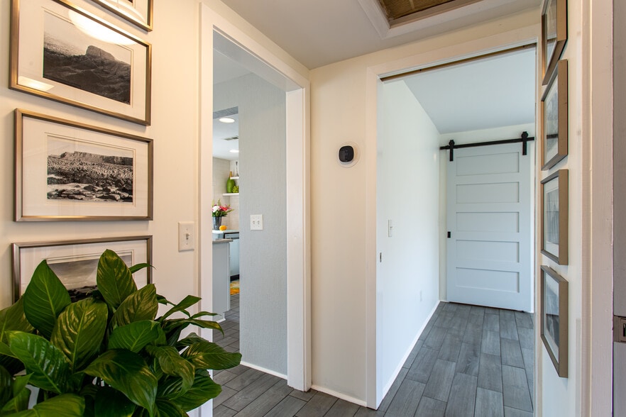 Building Photo - 12956 Portage Road