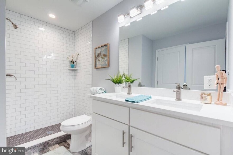 Building Photo - 9 E Fort Ave