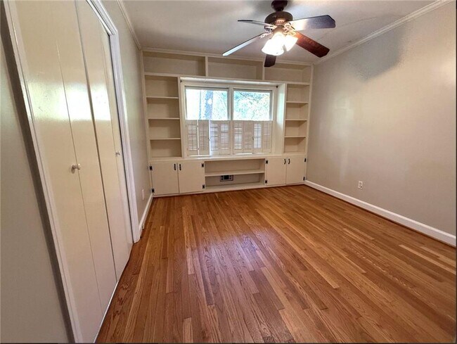 Building Photo - 410 Montevallo Dr NE