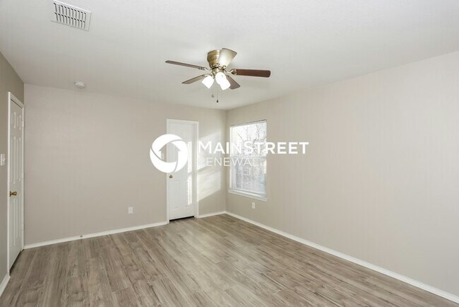 Building Photo - 5 Bedroom Pet-Friendly Home in Arlington, TX with Main Street Renewal