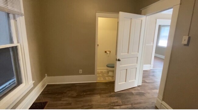 Building Photo - 118 N Fairview Ave