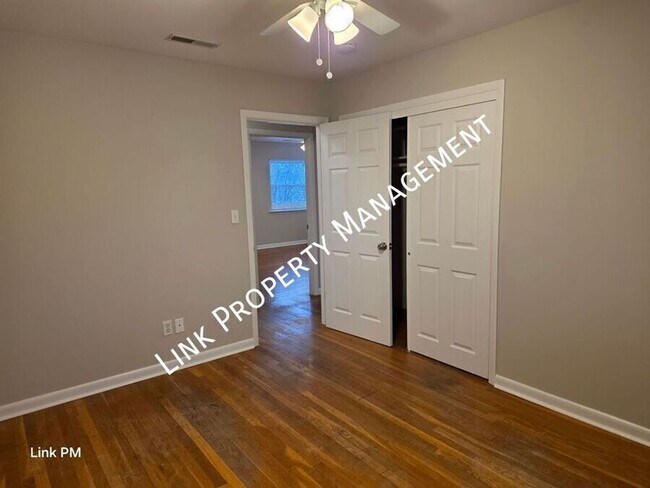 Building Photo - 3731 Knollwood Dr