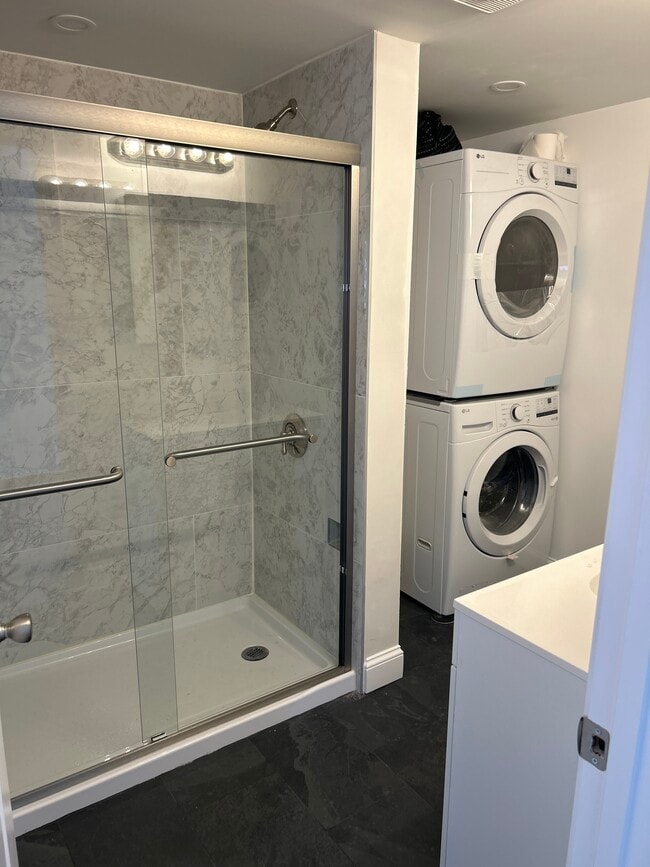 Building Photo - 32 Revere Ct