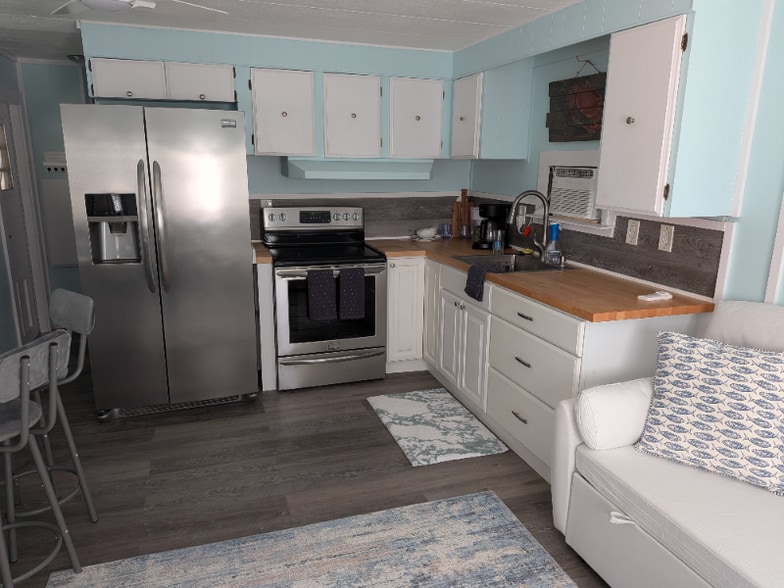 Building Photo - 2601 Gulf Dr N