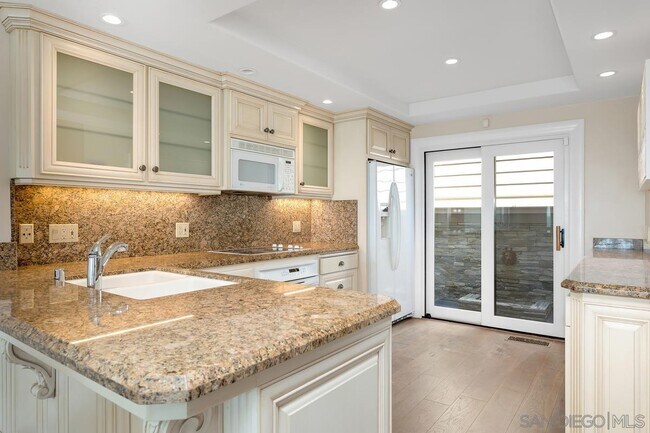 Building Photo - 270 Surfview Ct