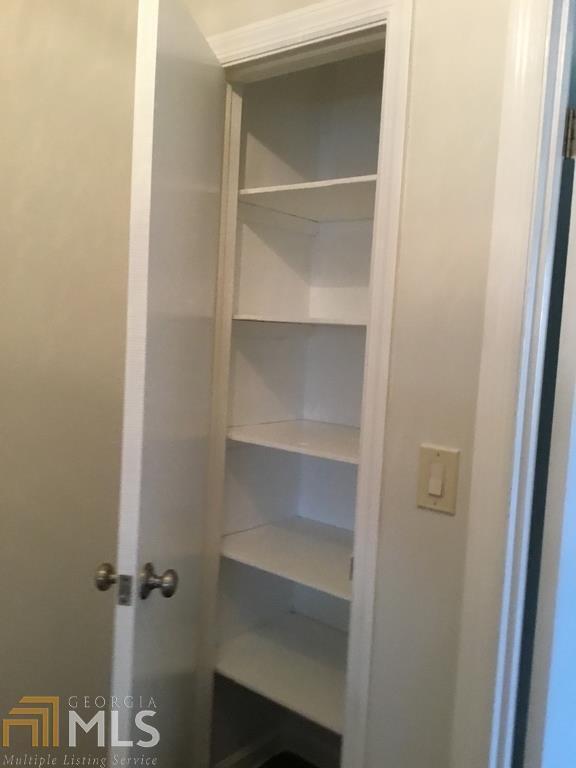 Building Photo - 3121 Colonial Way