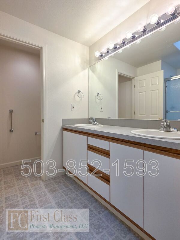 Building Photo - 13250 SW Menlor Ln