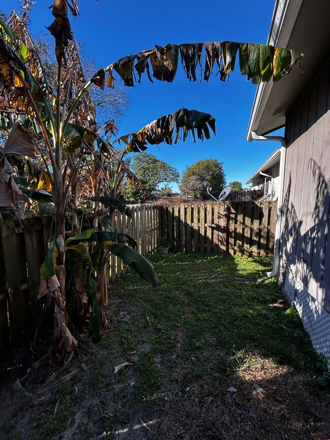 Building Photo - 1007 11th Ct