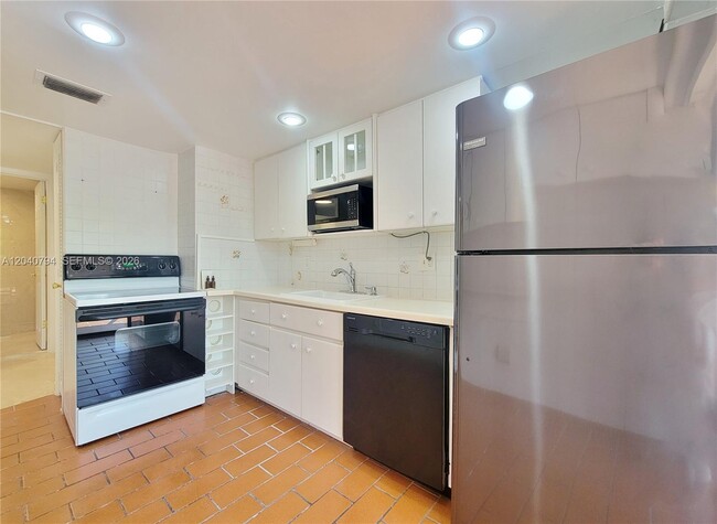 Building Photo - 77 Crandon Blvd