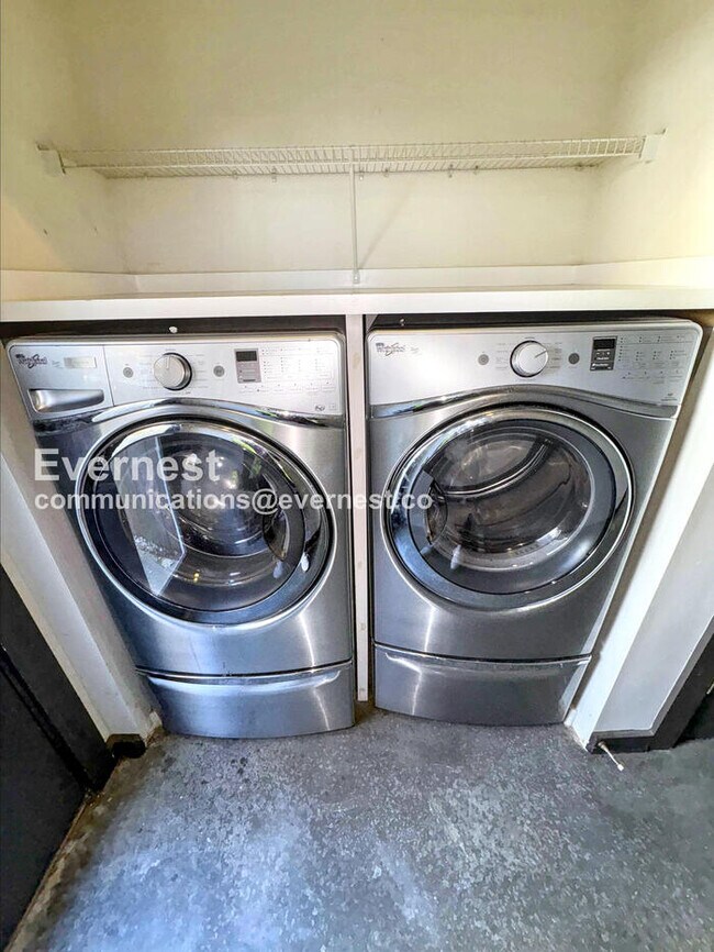 Building Photo - 2 Bed/2.5 Bath Townhome with Garage - 18 M...