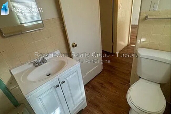 Building Photo - 1715 N Village Dr