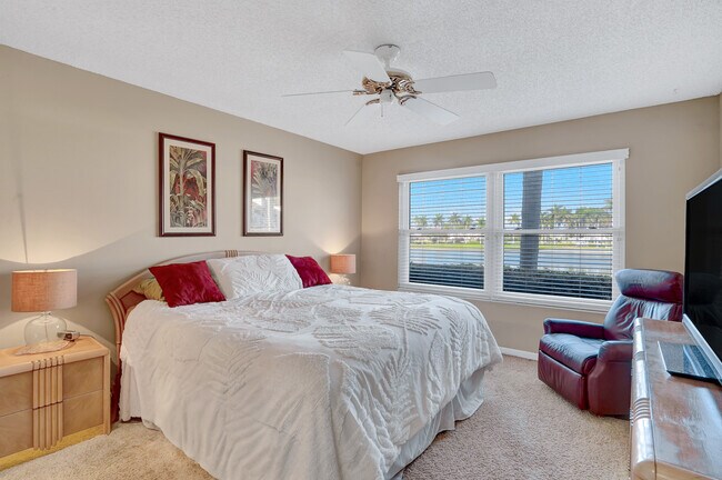 Building Photo - 6080 Bahia Del Mar Cir