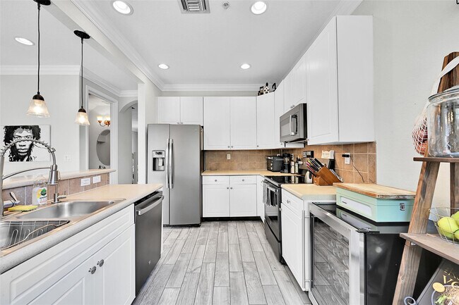 Building Photo - 2851 Prospect Rd