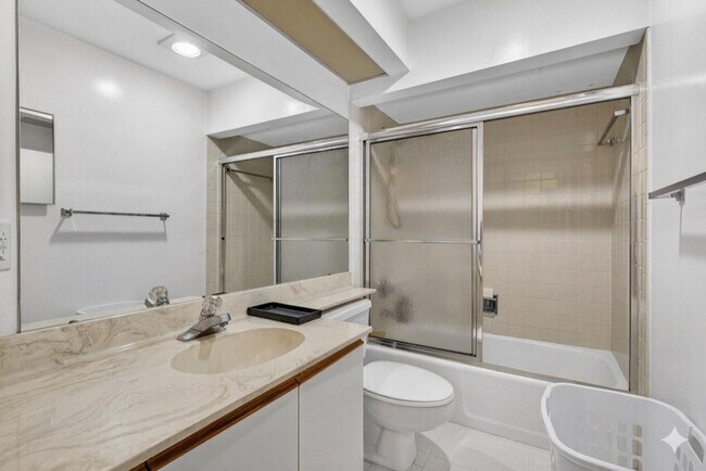 Building Photo - 500 Crosswinds Dr