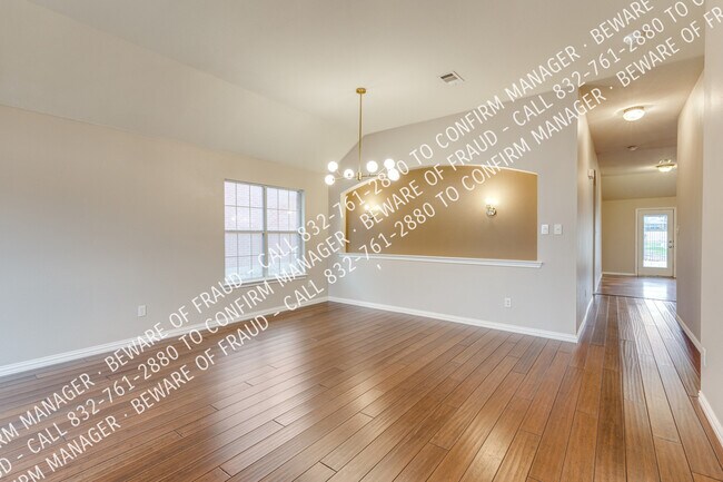 Building Photo - 815 Hickory St