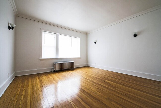 Building Photo - Chatham Apartments