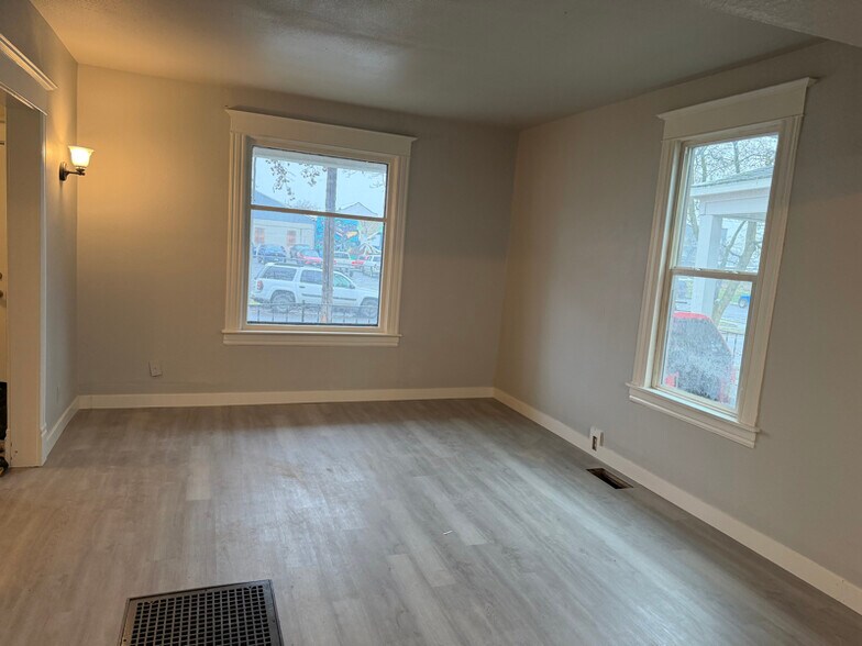 Building Photo - 1309 N Madison St