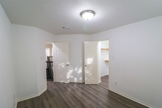 Building Photo - 14311 Ragus Lake Dr