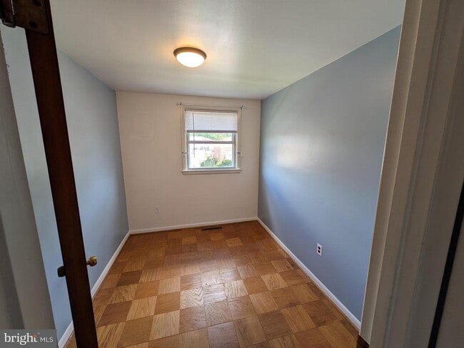 Building Photo - 1111 Circle Dr