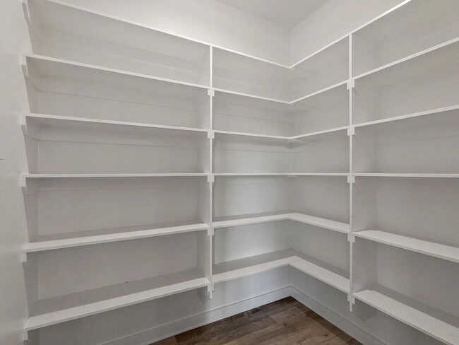 Building Photo - 1725 Rohan Cir