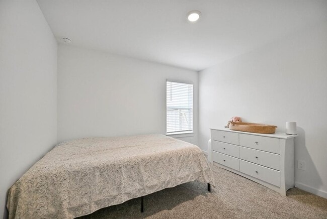 Building Photo - 1139 Hughes Crossing Dr