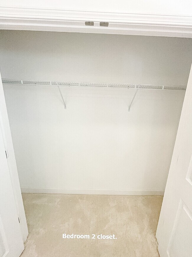 Building Photo - Pet Friendly End Unit Townhome