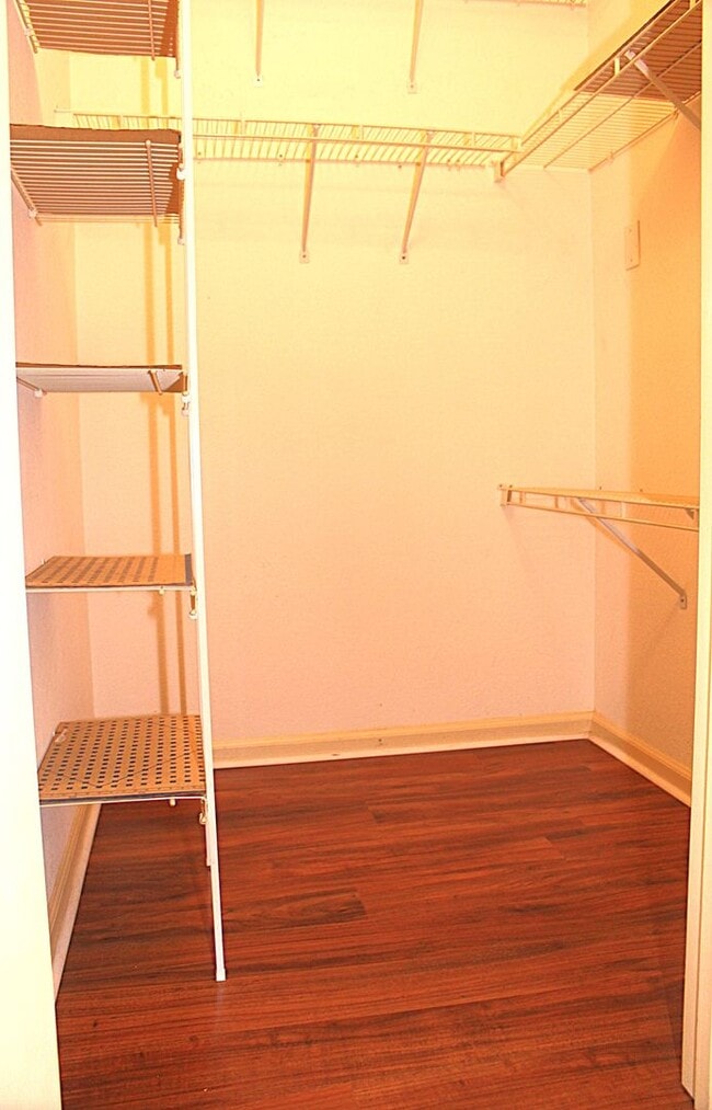 Building Photo - Lovely condo for Rent