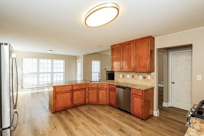 Building Photo - 215 Doe Hollow Trace