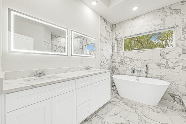 Building Photo - 4013 St Augustine St