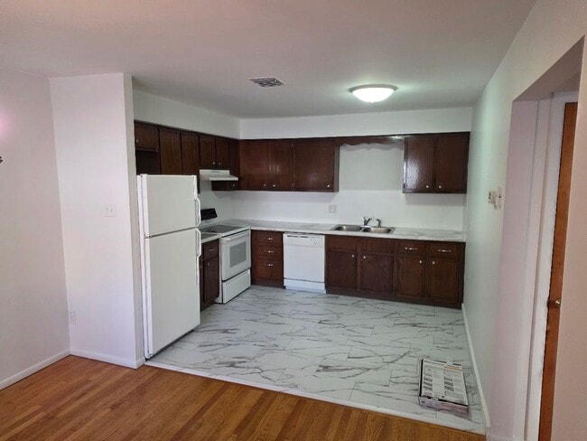 Building Photo - For Rent