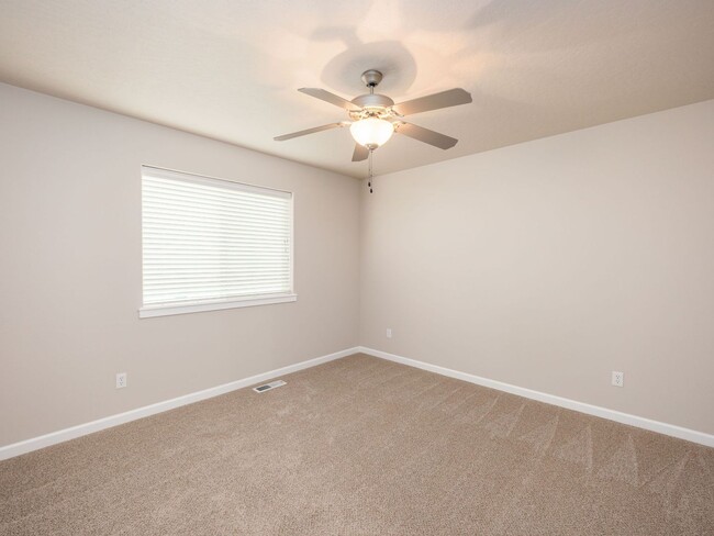 Building Photo - Charming River District Rancher | Double Vanity Suite | Walk to Orchard Park