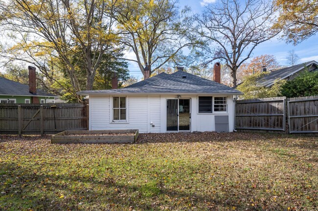 Building Photo - 1920s Historic 2-Bedroom Home Just MINUTES...