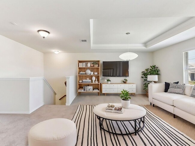 Building Photo - 600 Saturnia Dr