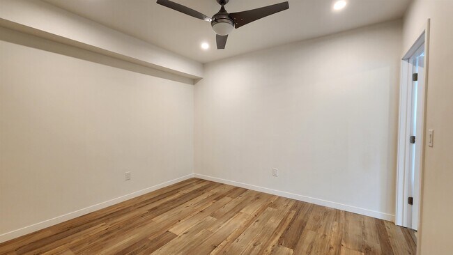 Building Photo - 908 E Gorham St