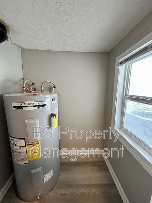 Building Photo - 1408 Holland St