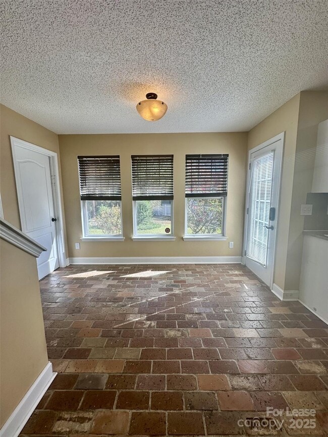 Building Photo - 853 Matthews School Rd