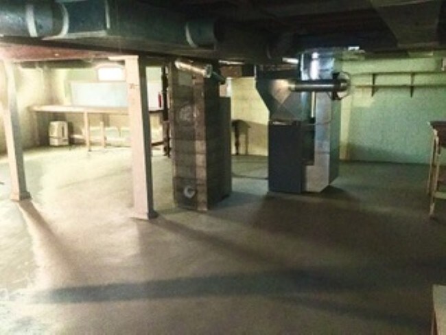 Building Photo - 2326 Scott St