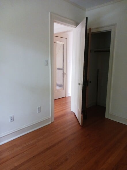 Building Photo - 5727 N Washtenaw Ave