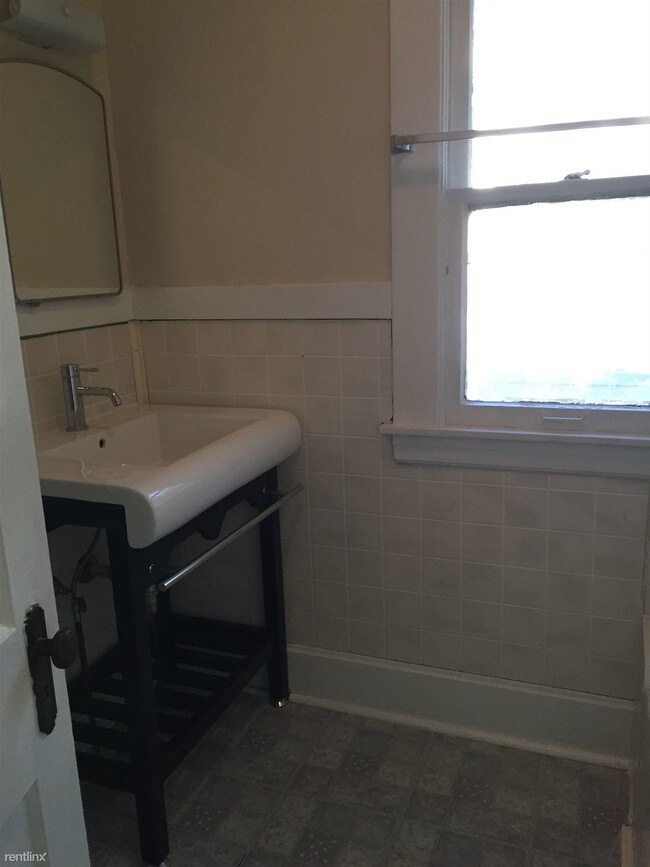 Building Photo - 4 br, 2 bath House - 1139 W Lovell St