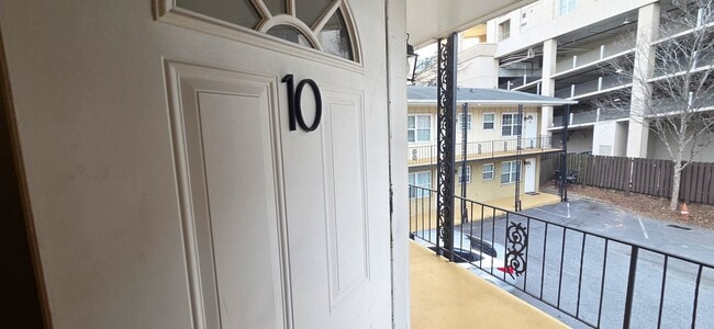 Building Photo - 21 Delmont Dr NE