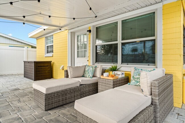 Building Photo - 6 Palmetto Dr