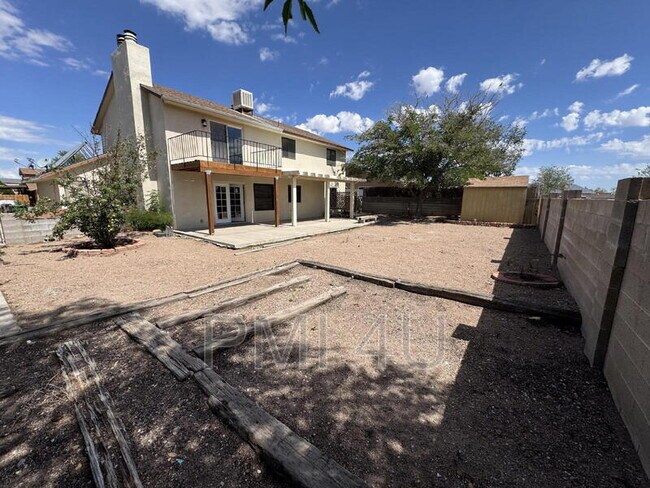 Building Photo - 10412 La Paz Dr